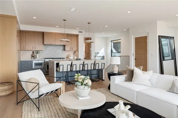 $6,500,000 | 212 Manhattan Avenue, Manhattan Beach, CA 90266