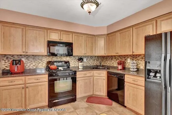 $3,150 | 35 Breakwater Square, Freehold, NJ 07728