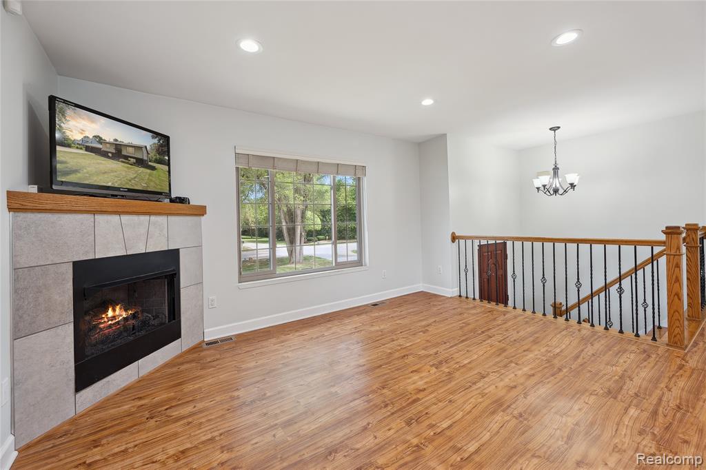 3395 West Maple Road Wixom, MI 48393 - Photo 4 of 50