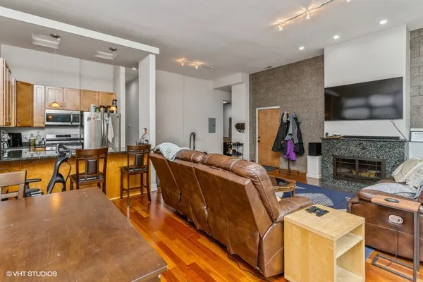 $3,800 | 902 North Elston Avenue, Unit 101, Chicago, IL 60642