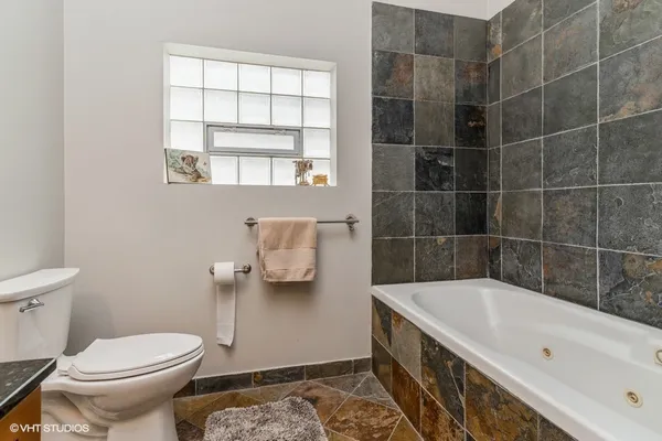 $3,800 | 902 North Elston Avenue, Unit 101, Chicago, IL 60642