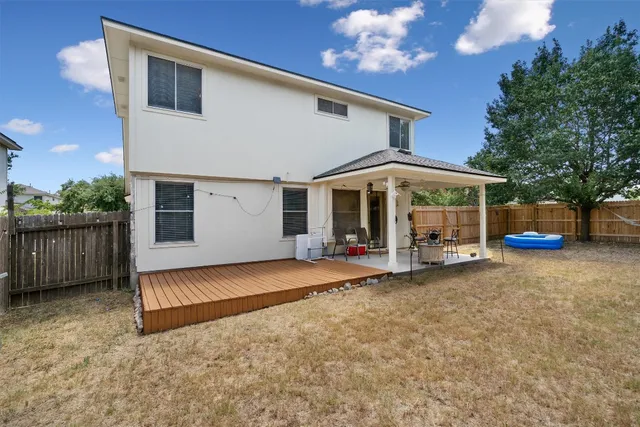 a view of a house with backyard and porch