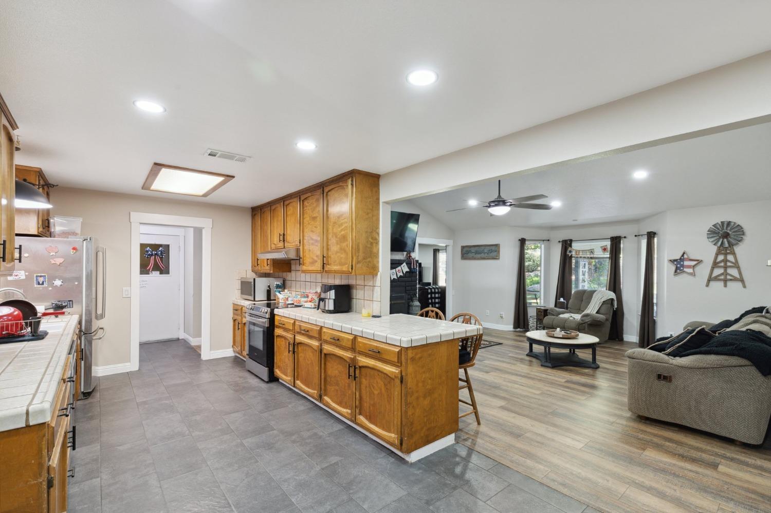 18654 Ridgedale Drive Madera, CA 93638 - Photo 12 of 48 Gallery Image 12