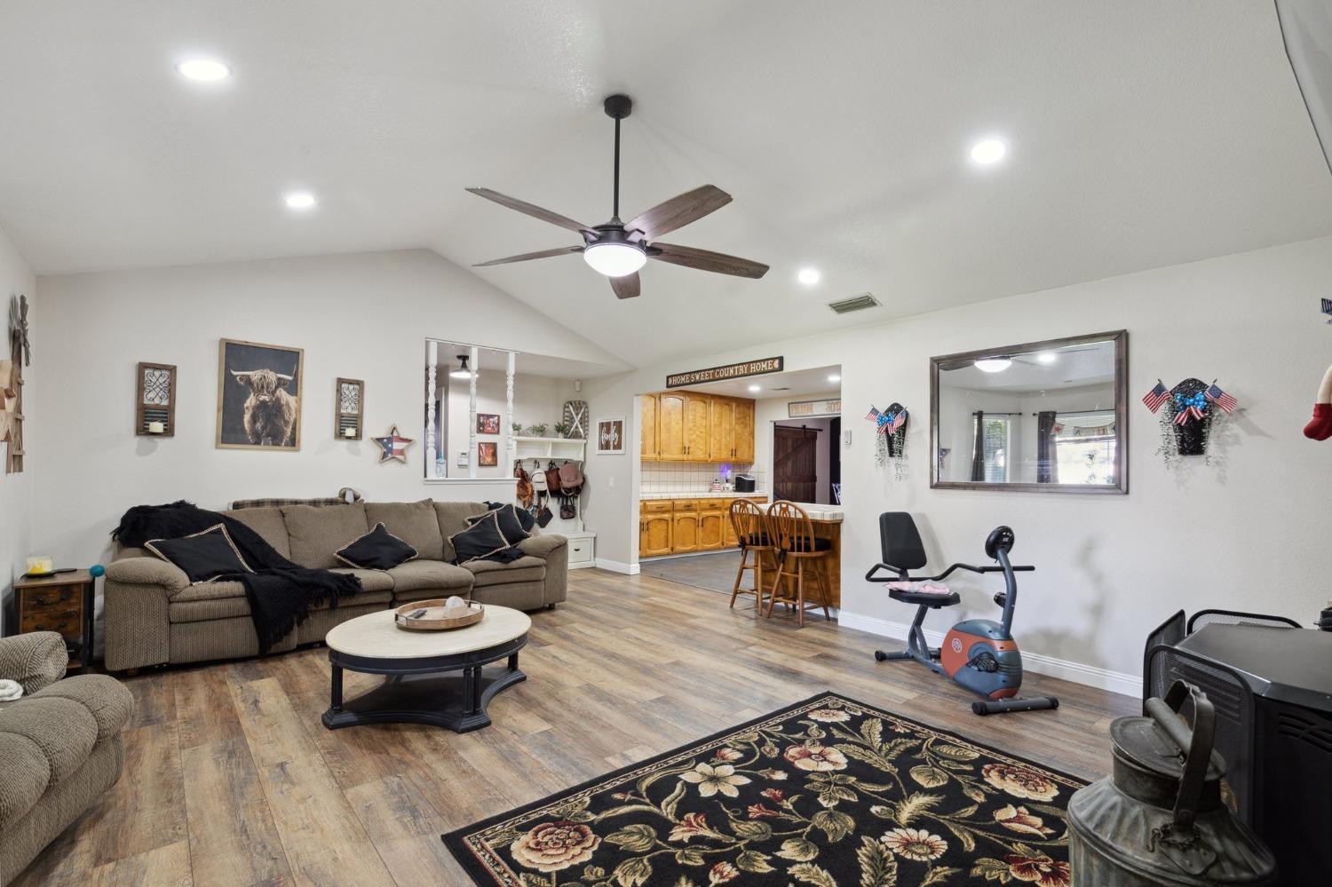 18654 Ridgedale Drive Madera, CA 93638 - Photo 9 of 48 Gallery Image 9