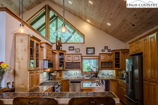 $1,130,000 | 2134 Valle Cay Drive, Vilas, NC 28692