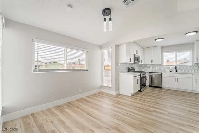 $479,999 | 652 Red Lake Way, Las Vegas, NV 89110