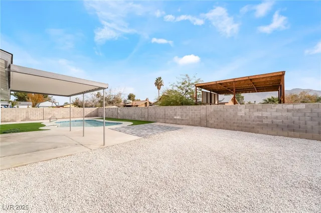 $479,999 | 652 Red Lake Way, Las Vegas, NV 89110