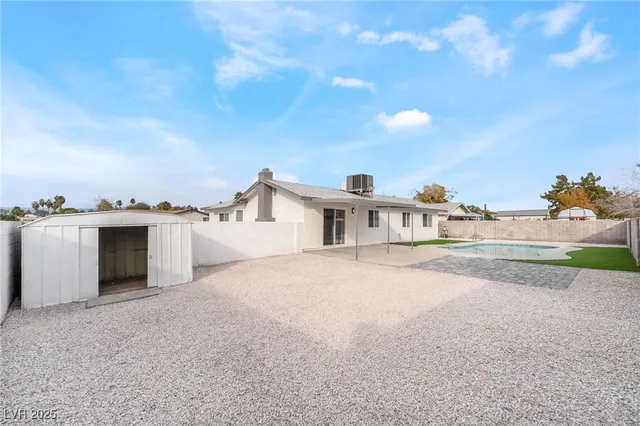 $479,999 | 652 Red Lake Way, Las Vegas, NV 89110