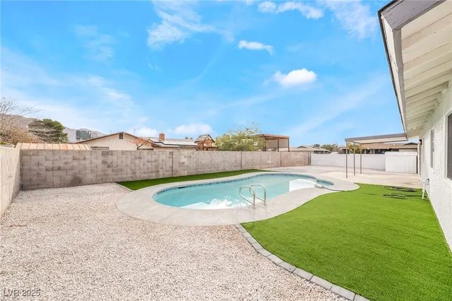 $479,999 | 652 Red Lake Way, Las Vegas, NV 89110