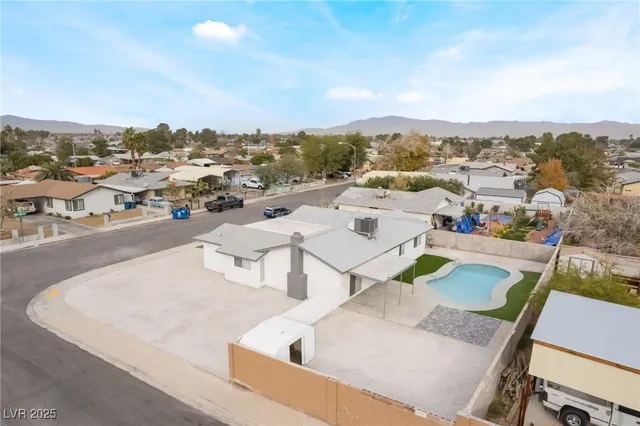 $479,999 | 652 Red Lake Way, Las Vegas, NV 89110