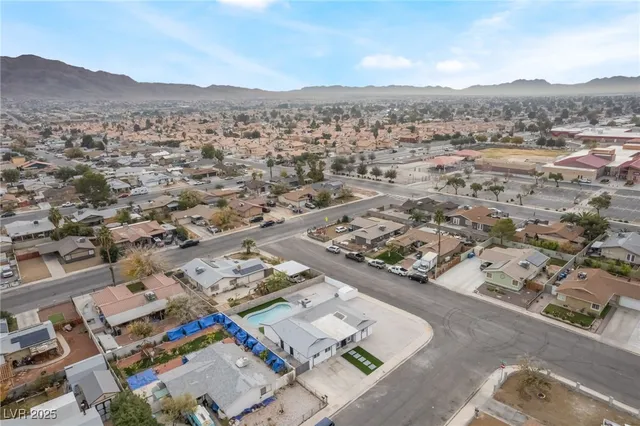 $479,999 | 652 Red Lake Way, Las Vegas, NV 89110