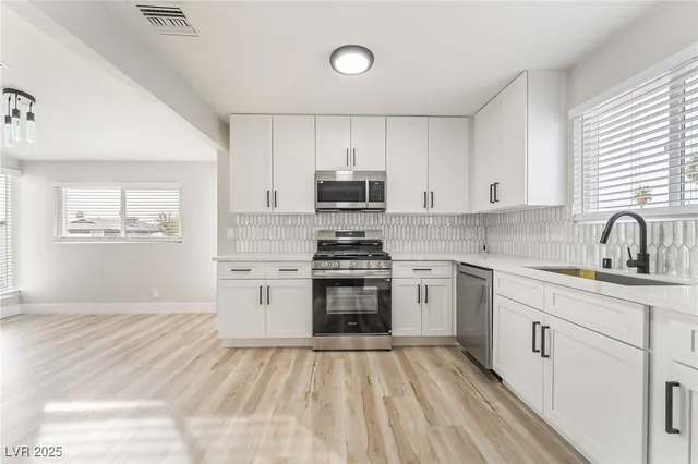 $479,999 | 652 Red Lake Way, Las Vegas, NV 89110