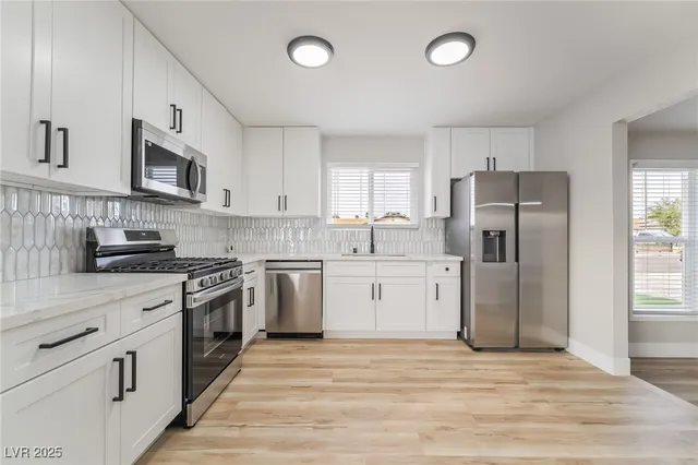 $479,999 | 652 Red Lake Way, Las Vegas, NV 89110