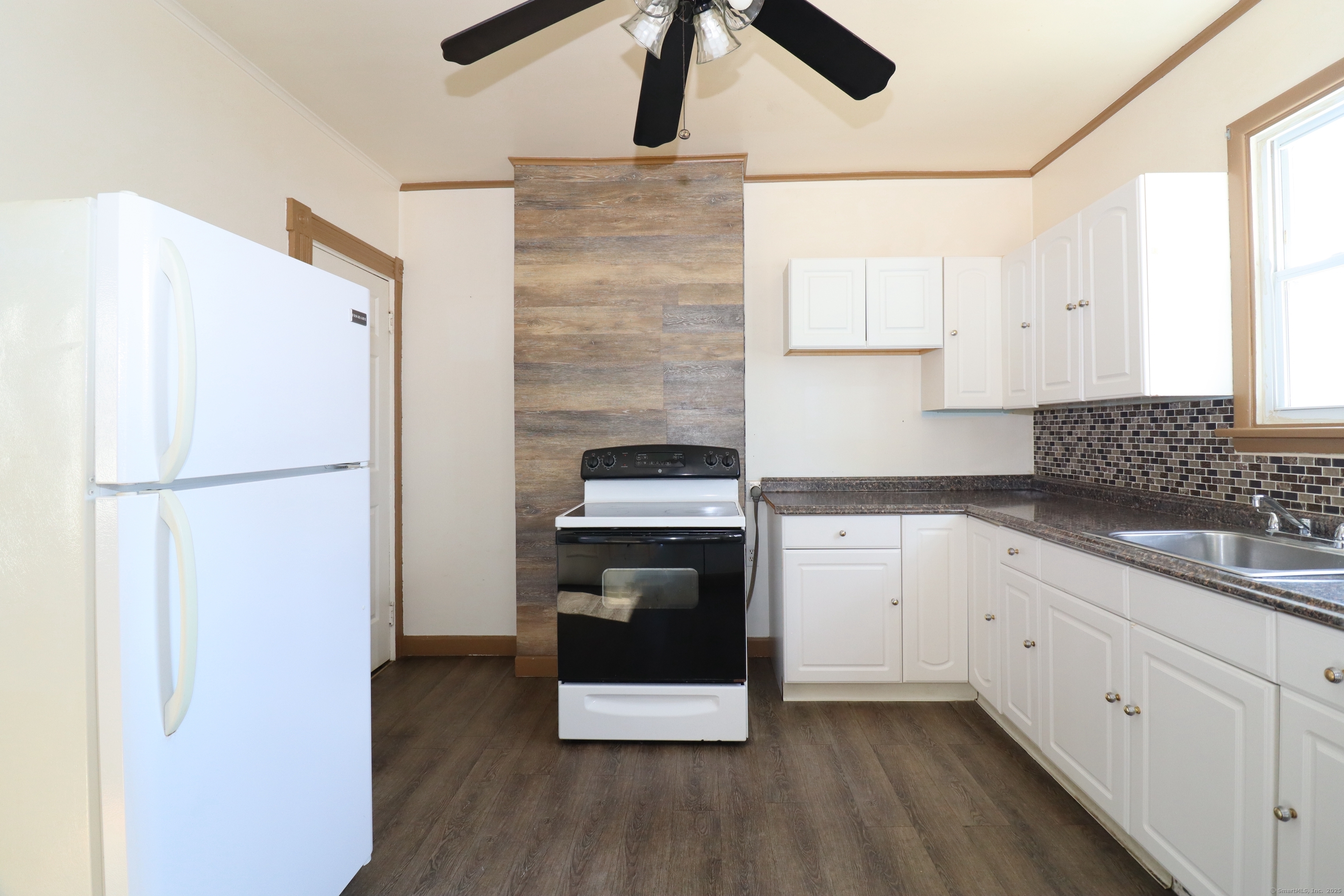 154 Hawthorne Avenue Derby, CT 06418 - Photo 30 of 40 156 Unit Pictures were taken before tenants moved in.