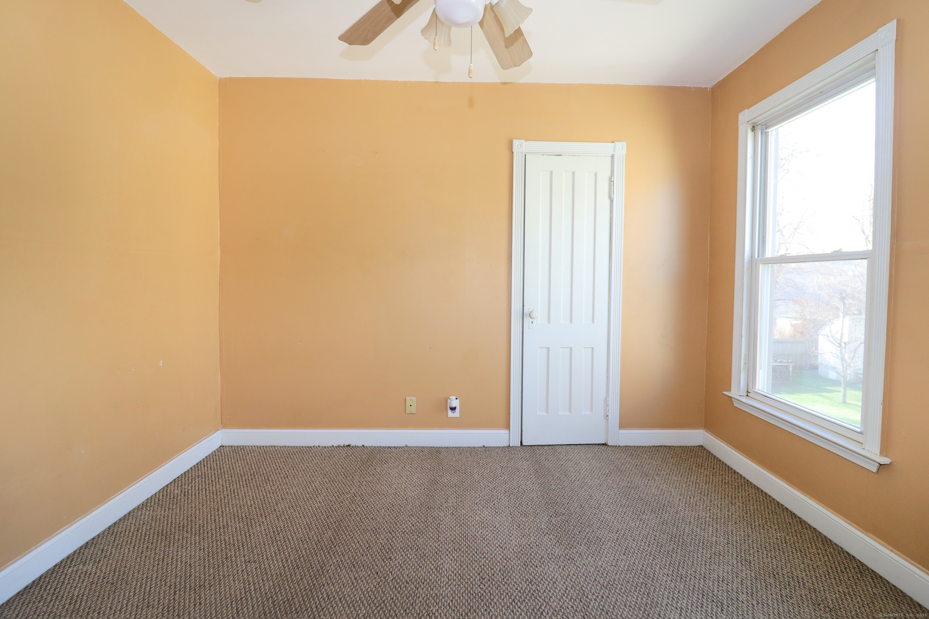 154 Hawthorne Avenue Derby, CT 06418 - Photo 35 of 40 156 Unit Pictures were taken before tenants moved in.