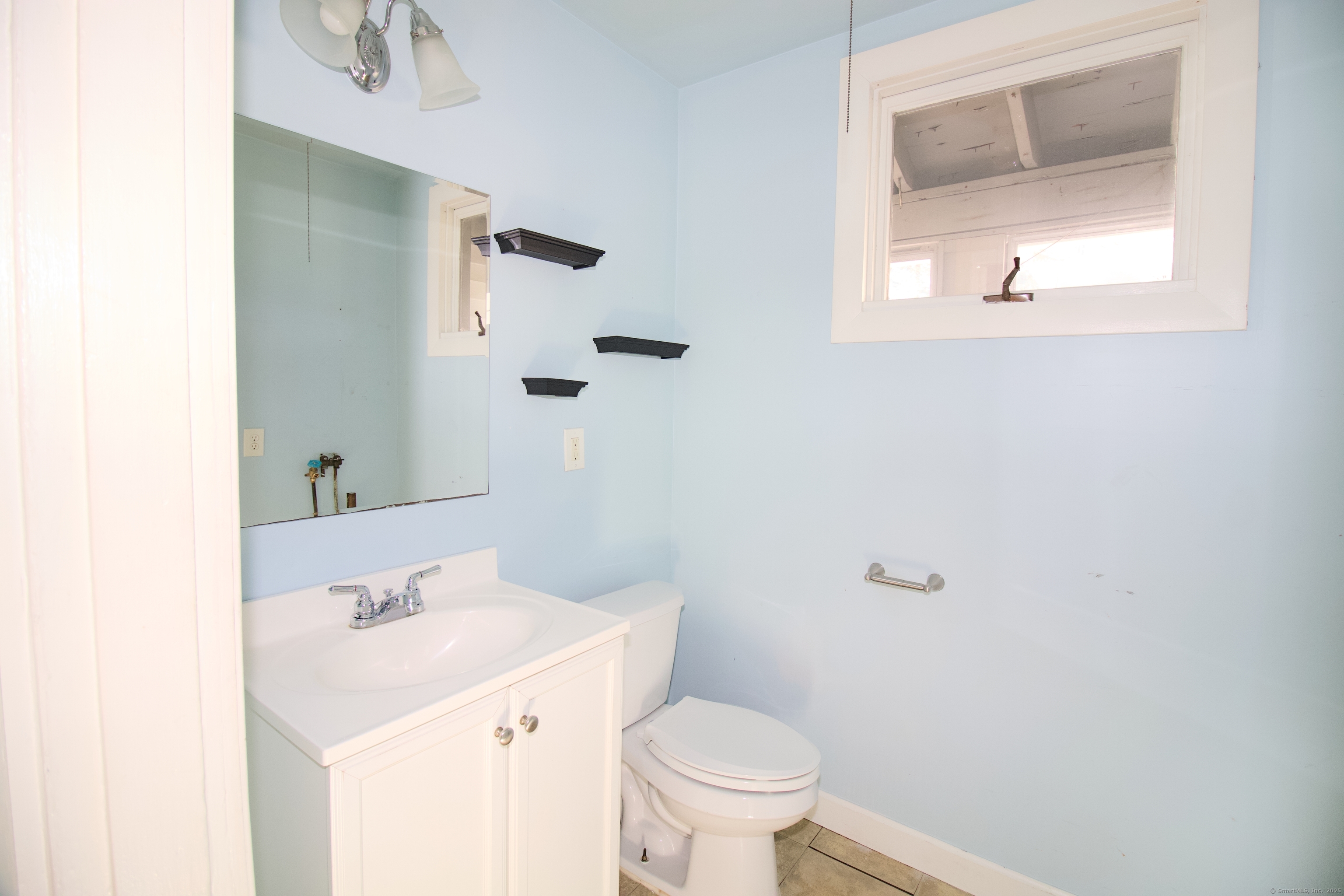 154 Hawthorne Avenue Derby, CT 06418 - Photo 36 of 40 156 Unit Pictures were taken before tenants moved in.