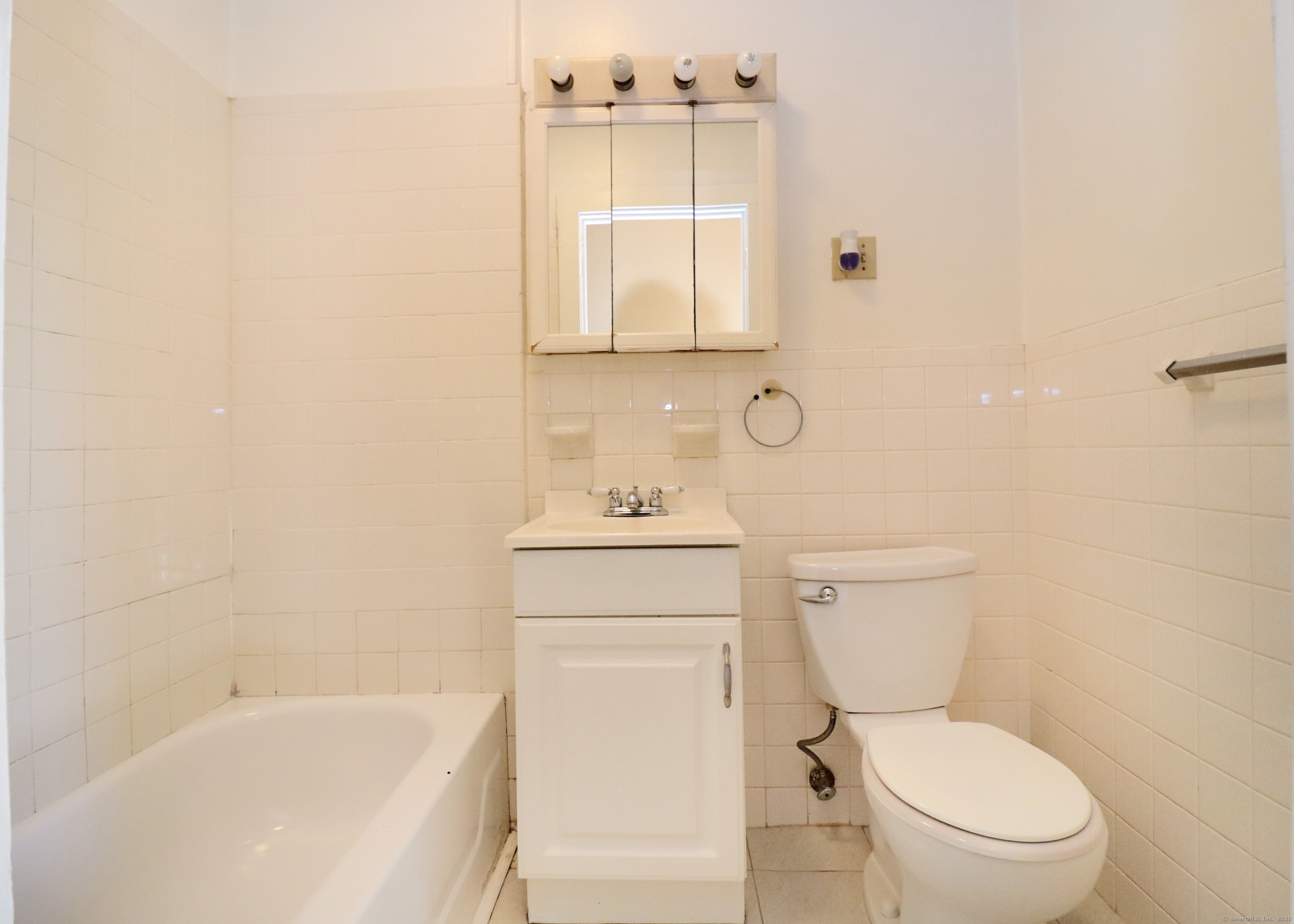 154 Hawthorne Avenue Derby, CT 06418 - Photo 39 of 40 156 Unit Pictures were taken before tenants moved in.