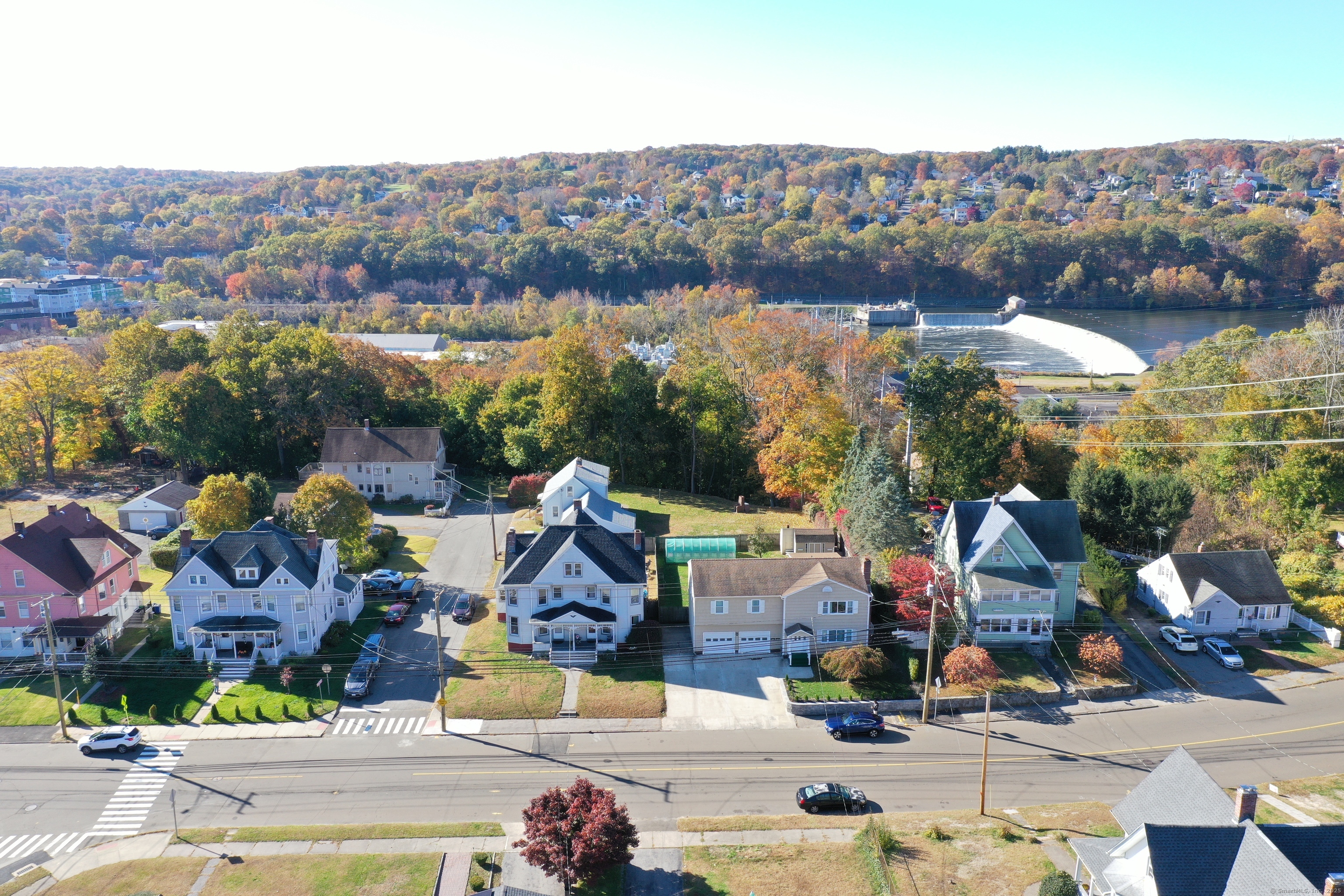 154 Hawthorne Avenue Derby, CT 06418 - Photo 4 of 40