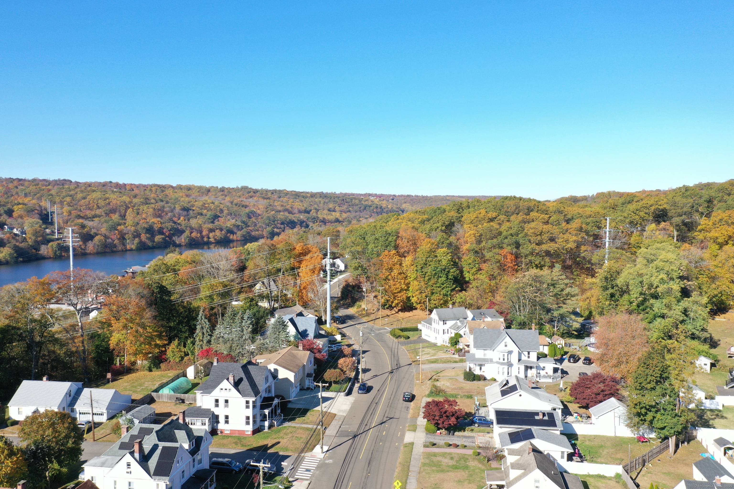 154 Hawthorne Avenue Derby, CT 06418 - Photo 5 of 40