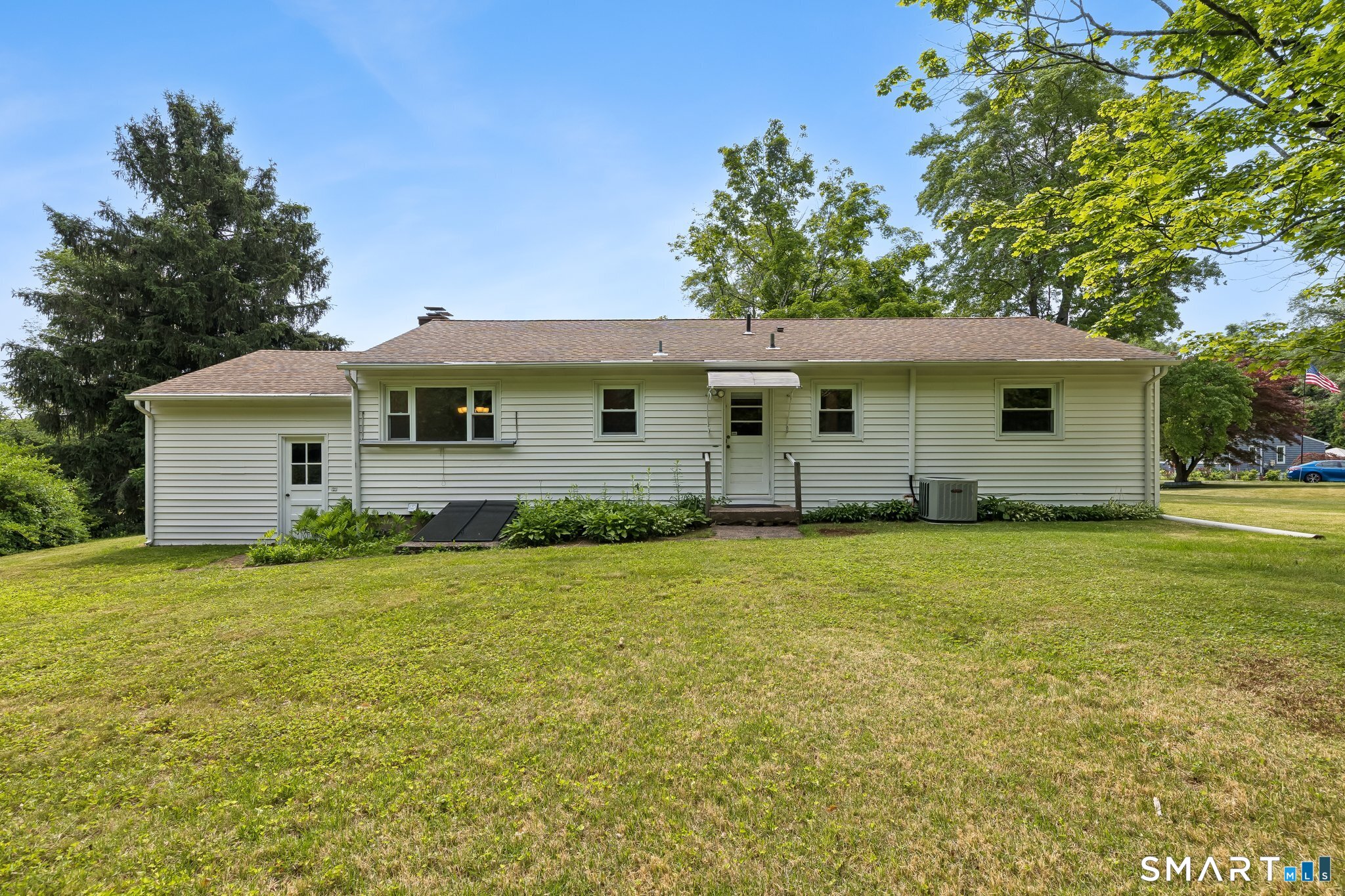 29 Collier Circle Hamden, CT 06518 - Photo 5 of 32