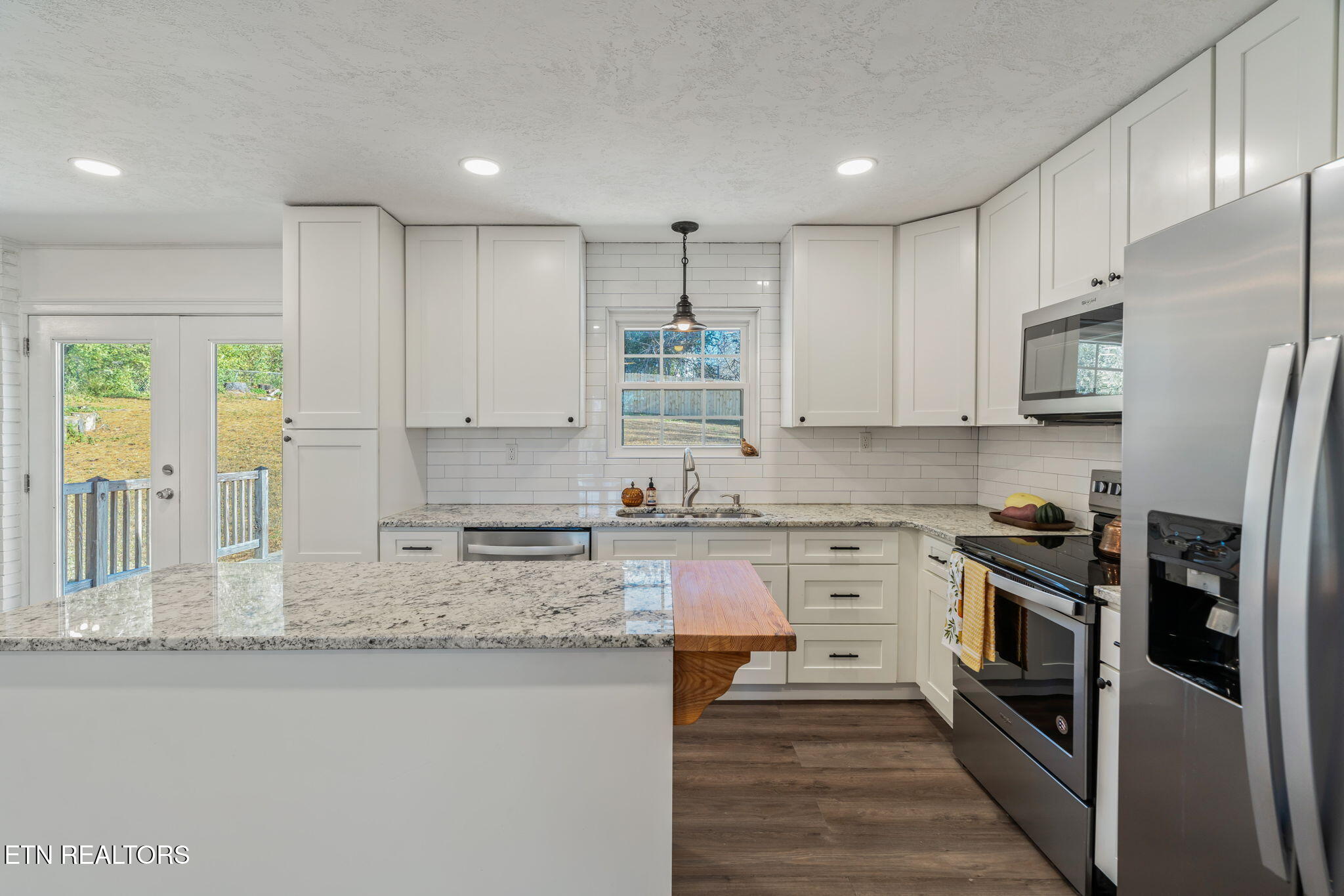 7620 Cedarcrest Road Knoxville, TN 37938 - Photo 13 of 53 Granite Countertops