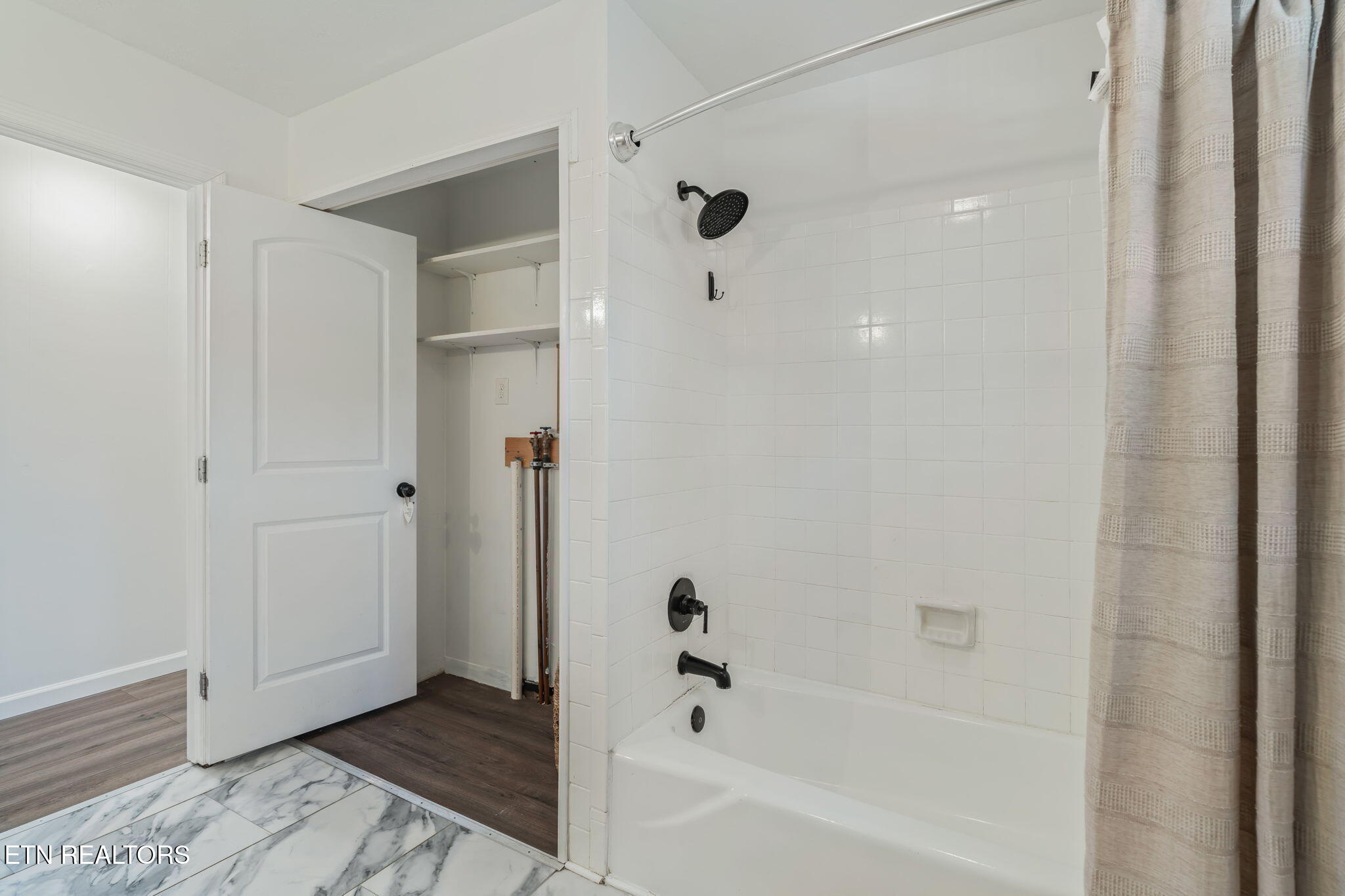 7620 Cedarcrest Road Knoxville, TN 37938 - Photo 31 of 53 Guest Bathroom/Laundry