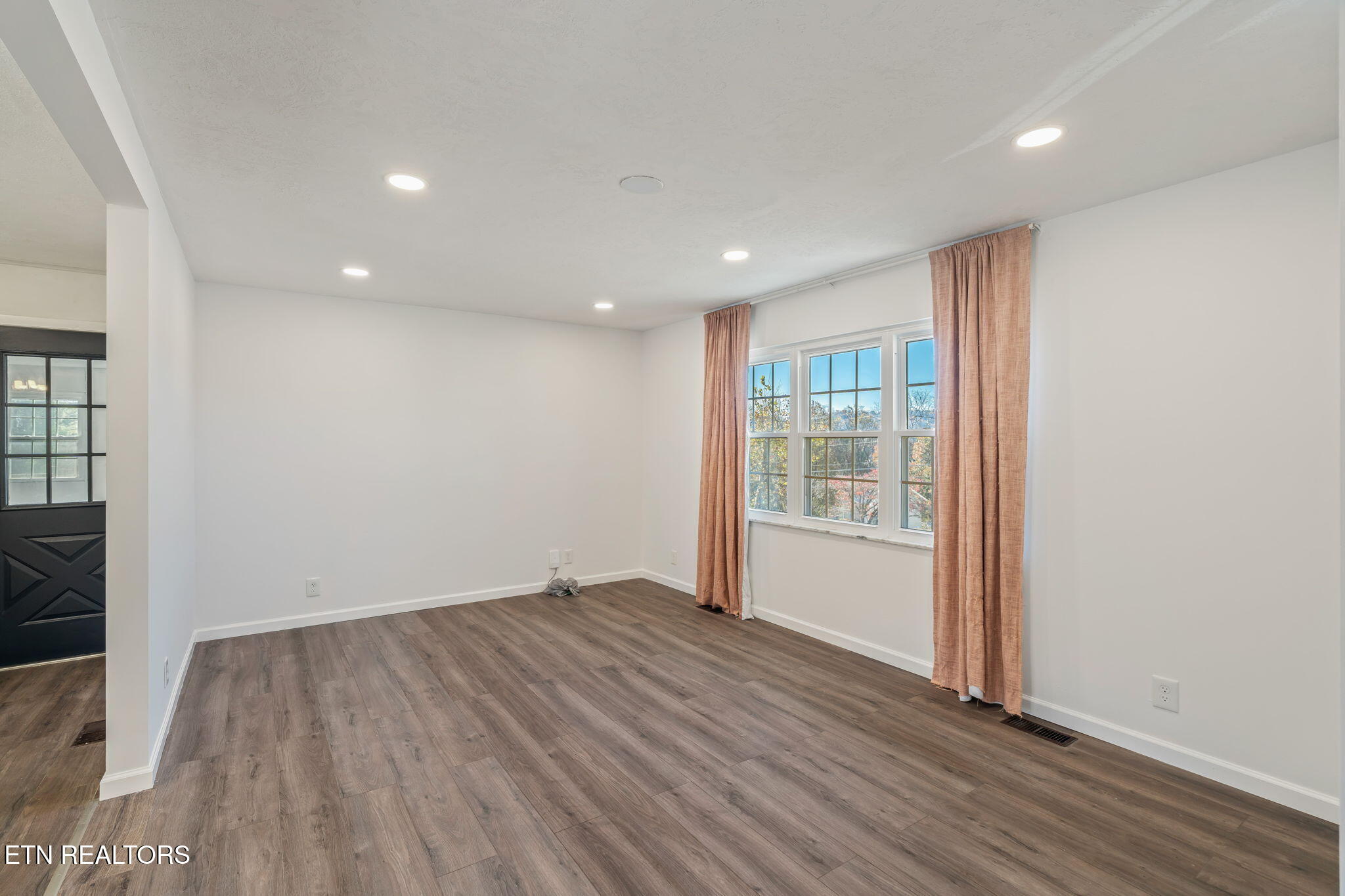 7620 Cedarcrest Road Knoxville, TN 37938 - Photo 9 of 53 Open Concept Living Room
