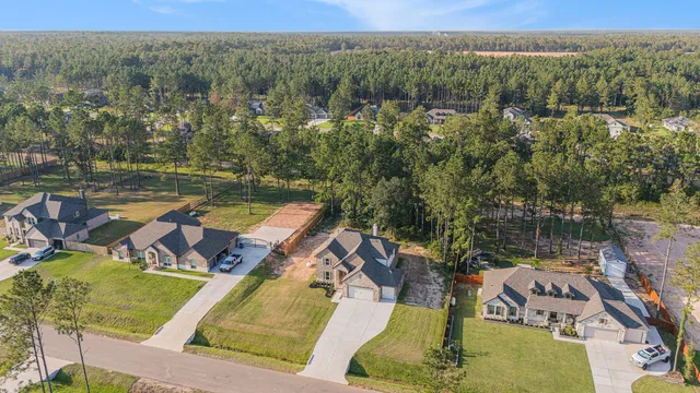 an aerial view of house with yard swimming pool and lake view