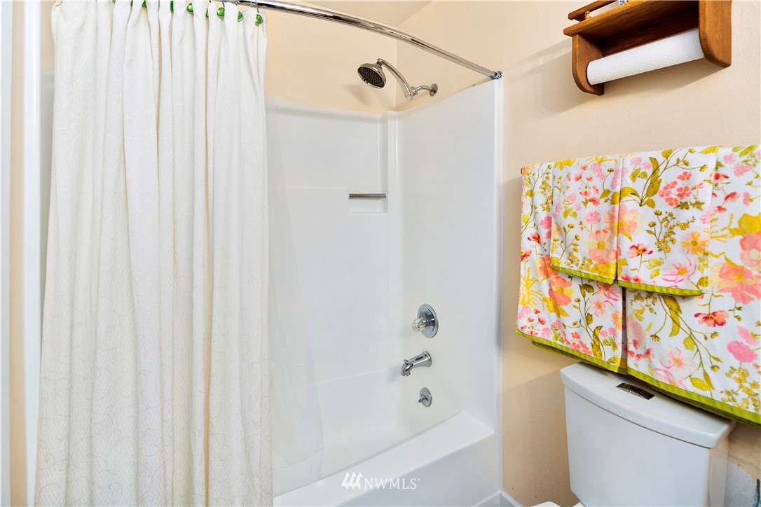 14410 Southeast 143rd Place Renton, WA 98059 - Photo 12 of 40 Gallery Image 12
