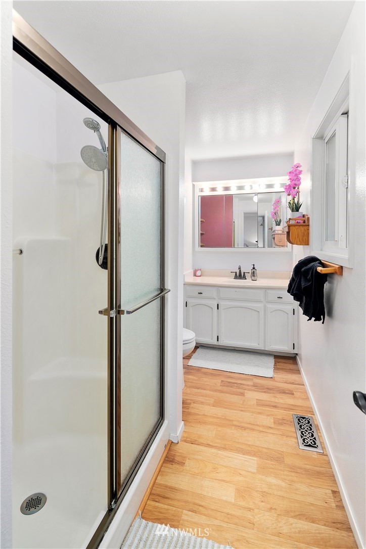 14410 Southeast 143rd Place Renton, WA 98059 - Photo 17 of 40 Gallery Image 17
