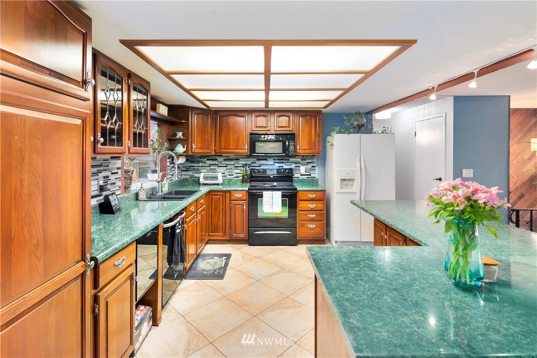 14410 Southeast 143rd Place Renton, WA 98059 - Photo 8 of 40 Gallery Image 8