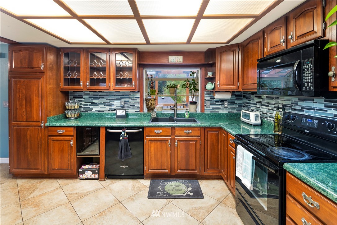 14410 Southeast 143rd Place Renton, WA 98059 - Photo 9 of 40 Gallery Image 9