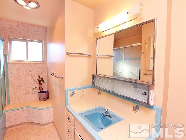 810 West 12th Street Reno, NV 89503 - Photo 8 of 25 a bathroom with a tub sink and mirror