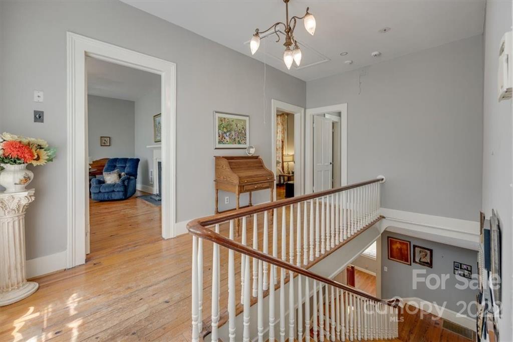 204 West South Street Union, SC 29379 - Photo 25 of 38 a view of livingroom with furniture and workspace