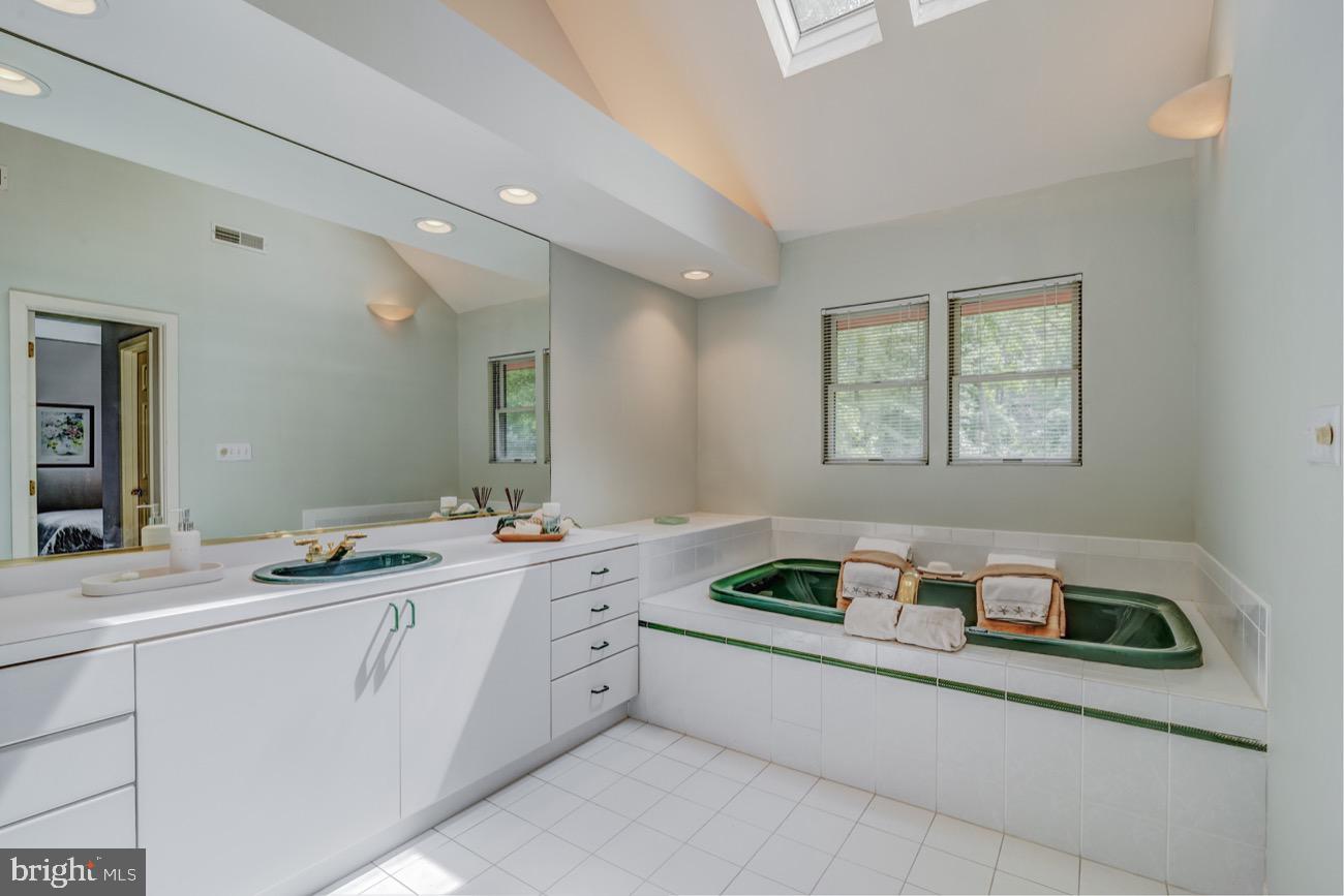 83 Battersea Road Ocean Pines, MD 21811 - Photo 8 of 55 Whirlpool tub in master bath