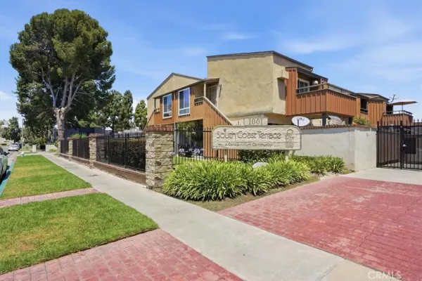 $425,000 | 1001 West Stevens Avenue, Unit 131, Santa Ana, CA 92707