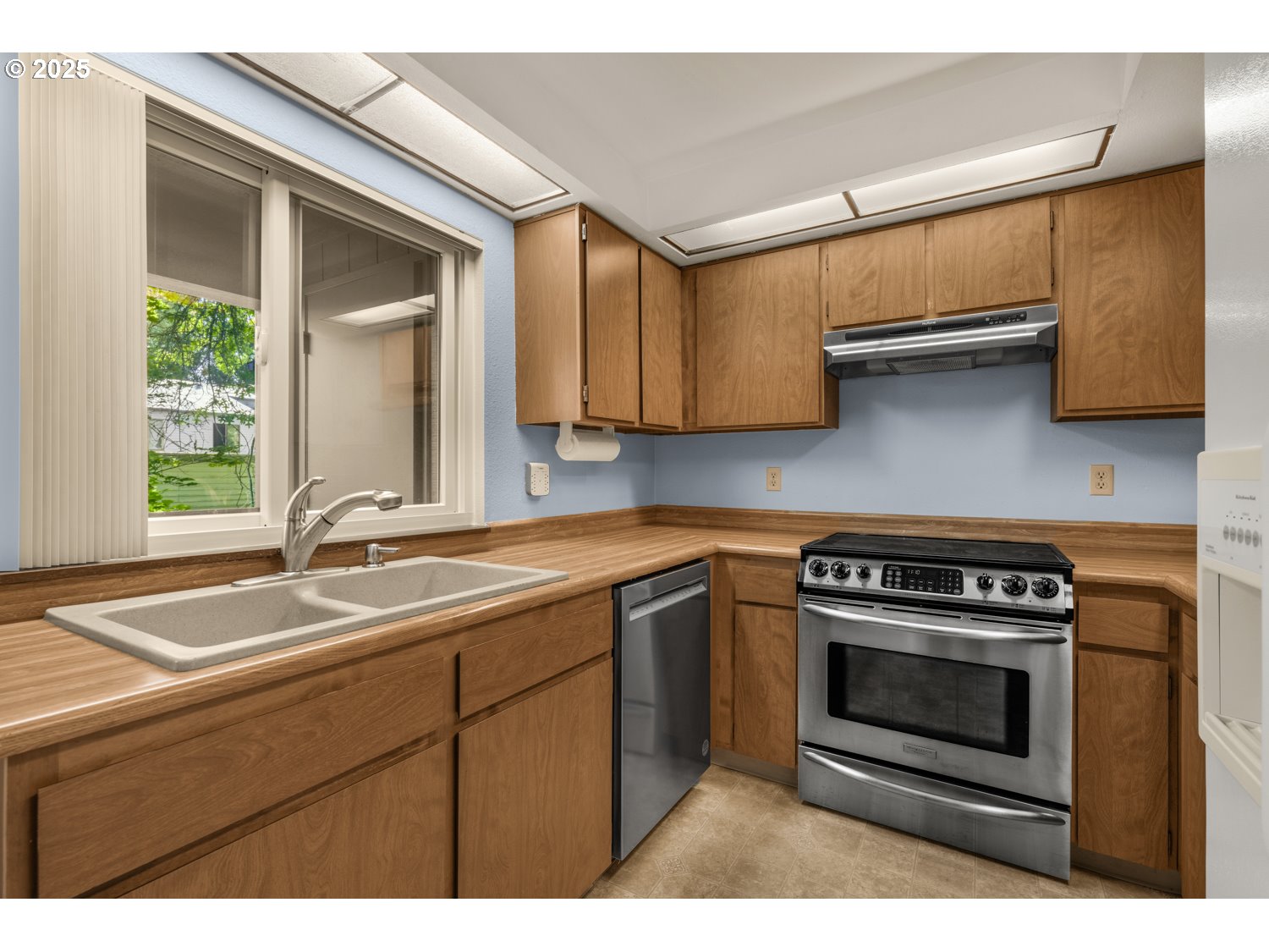 650 Southwest Meadow Drive, Unit 218 Beaverton, OR 97006 - Photo 6 of 25 a kitchen with a sink stove and cabinets