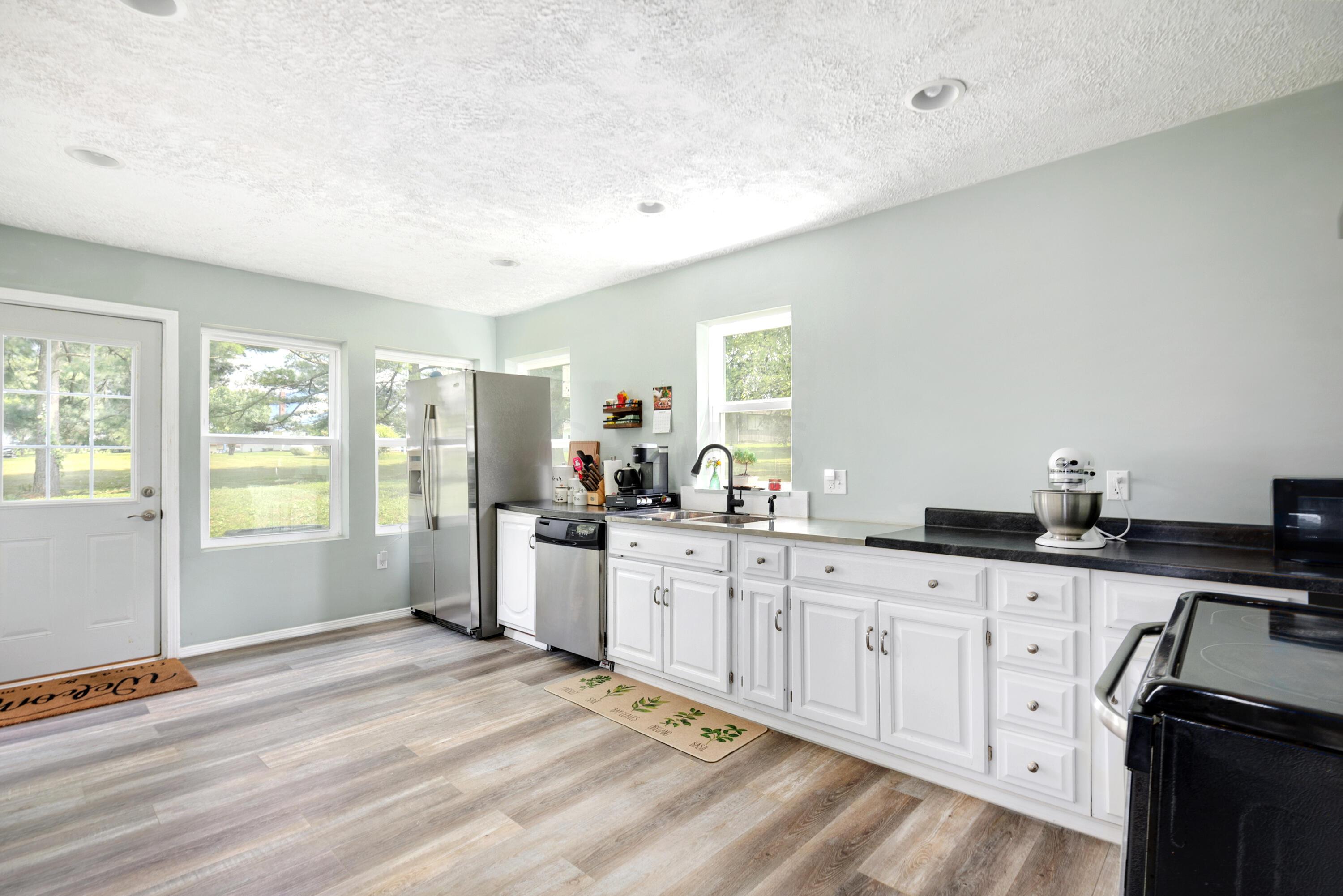 937 Sportsman Club Road Northwest Newark, OH 43055 - Photo 9 of 45 Kitchen