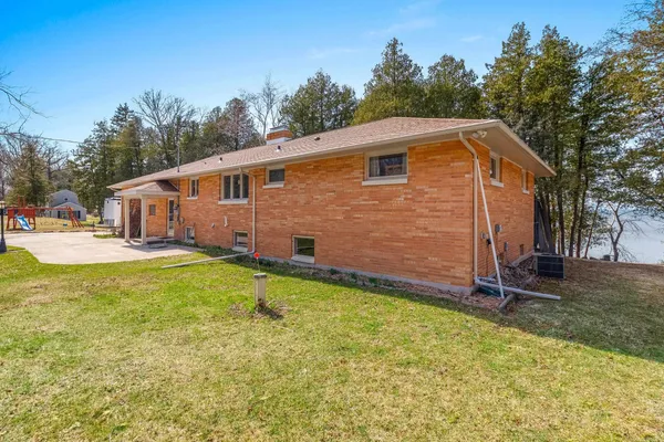 $659,900 | 2441 White Star Road, Brussels, WI 54204