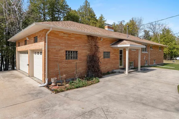 $659,900 | 2441 White Star Road, Brussels, WI 54204