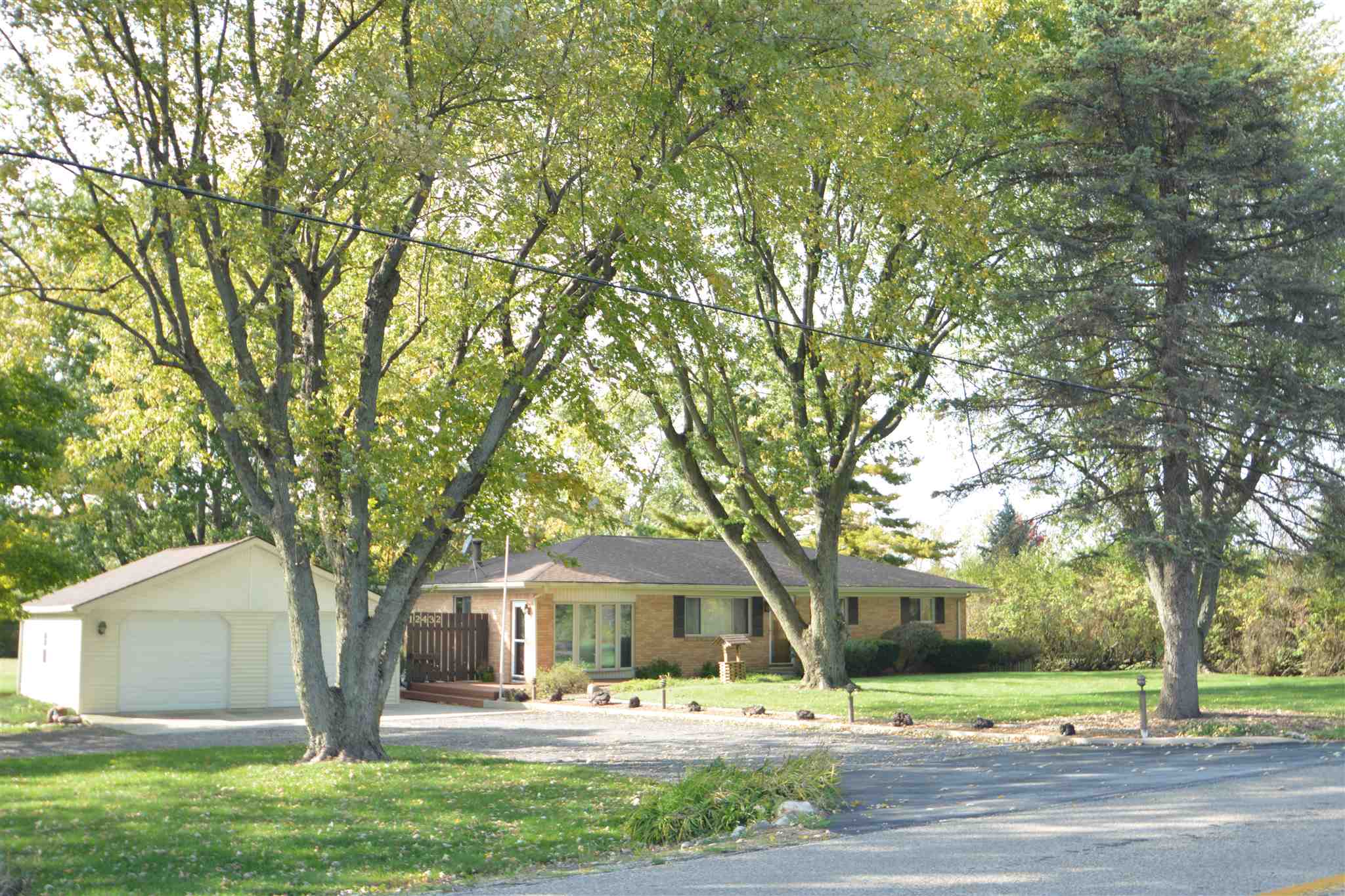 12432 Aboite Road Roanoke, IN 46783 - Photo 3 of 25