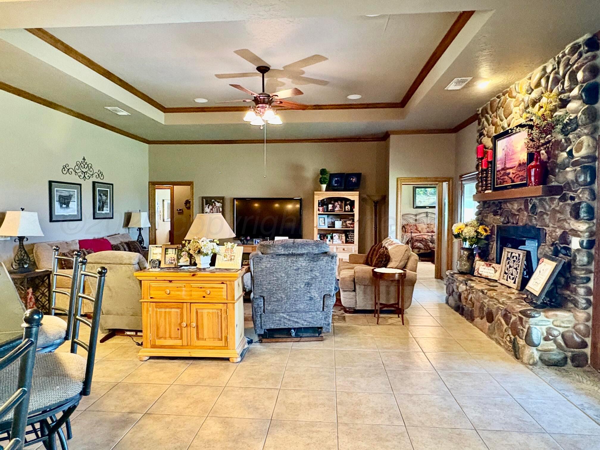 19900 West Country Club Road Canyon, TX 79015 - Photo 13 of 45 Living Room 3