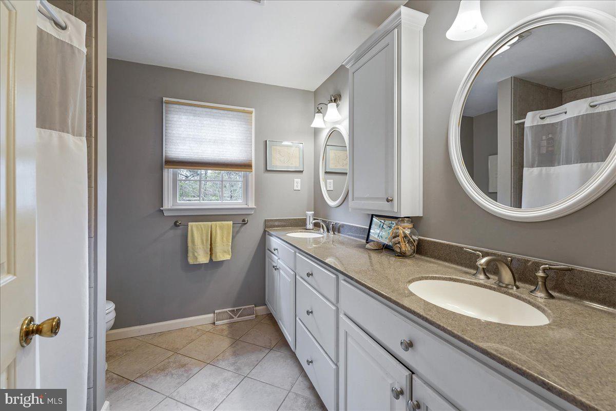 6 Tree Tops Road Landenberg, PA 19350 - Photo 33 of 37 Hallway bathroom w/oversized vanity