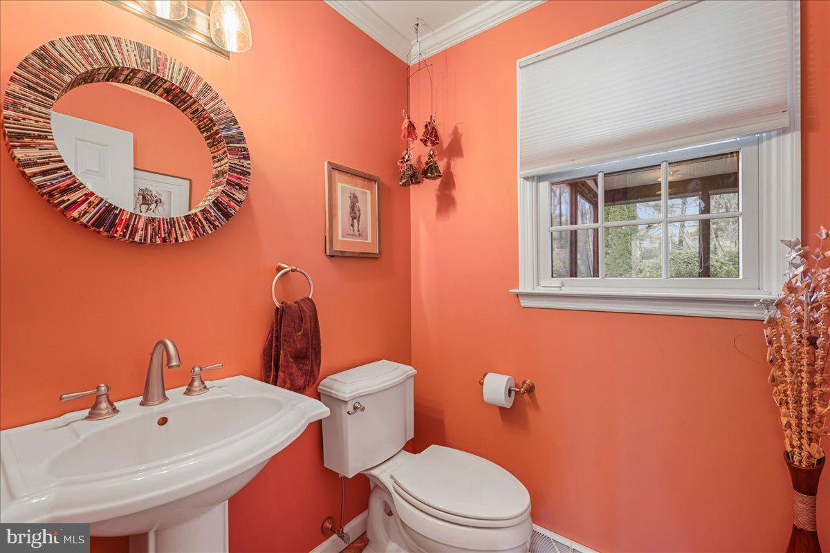 6 Tree Tops Road Landenberg, PA 19350 - Photo 10 of 37 Powder room
