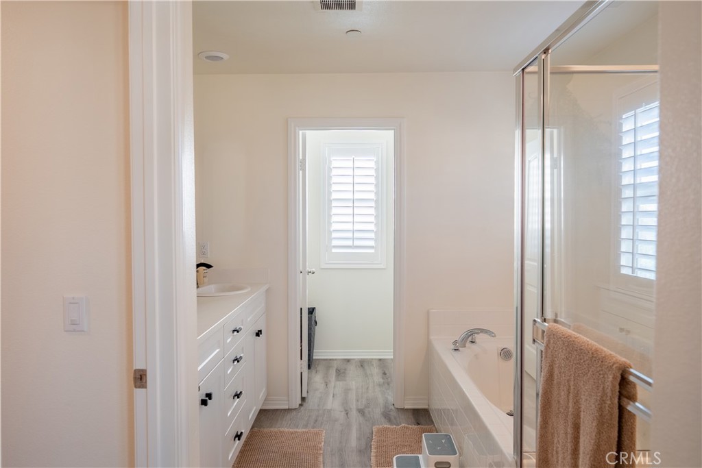 7927 Griffith Peak Street Riverside, CA 92507 - Photo 16 of 28 Master bath