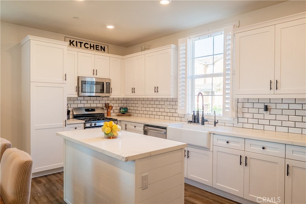 7927 Griffith Peak Street Riverside, CA 92507 - Photo 6 of 28 Kitchen