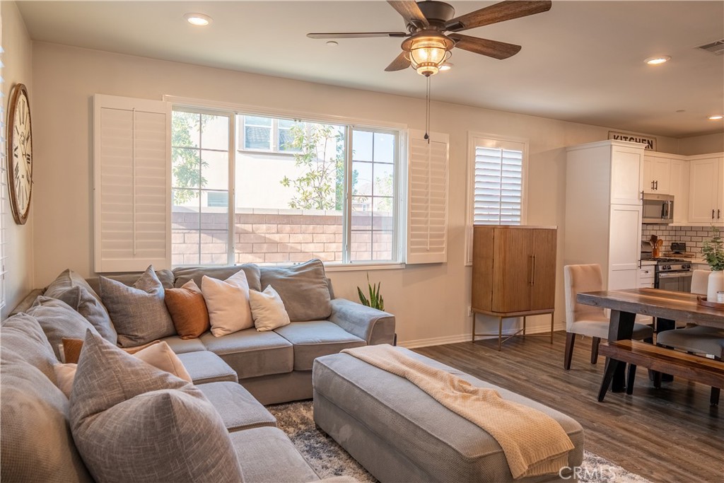 7927 Griffith Peak Street Riverside, CA 92507 - Photo 9 of 28 living room