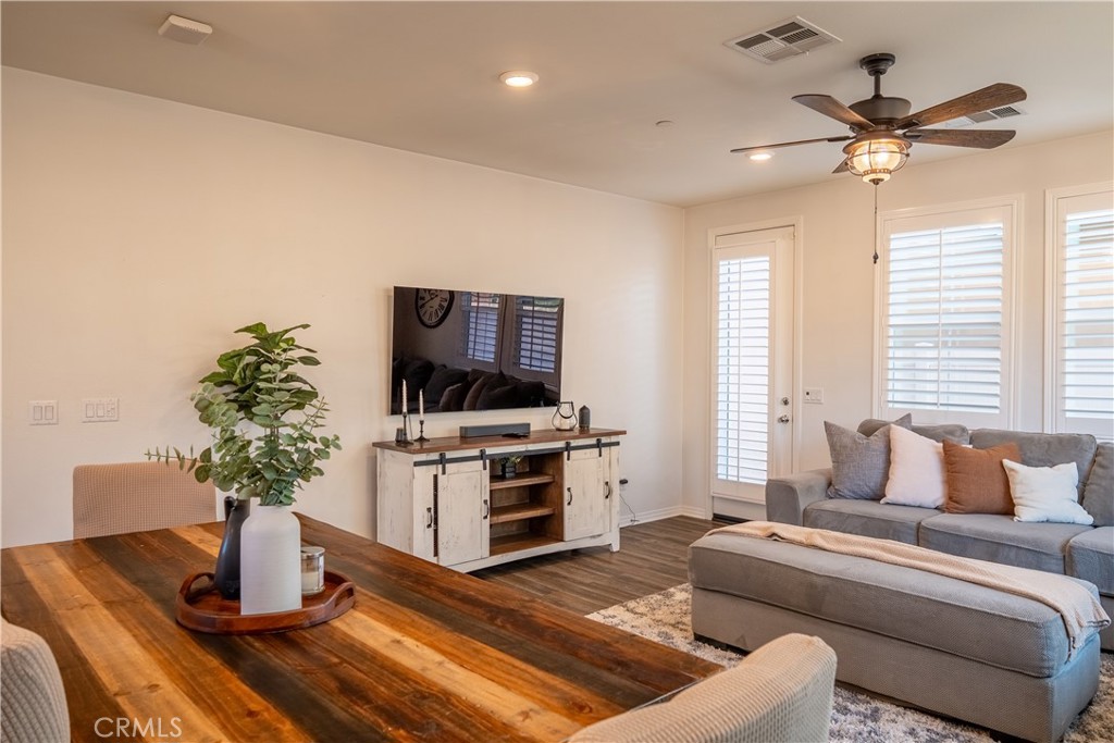 7927 Griffith Peak Street Riverside, CA 92507 - Photo 10 of 28 living room