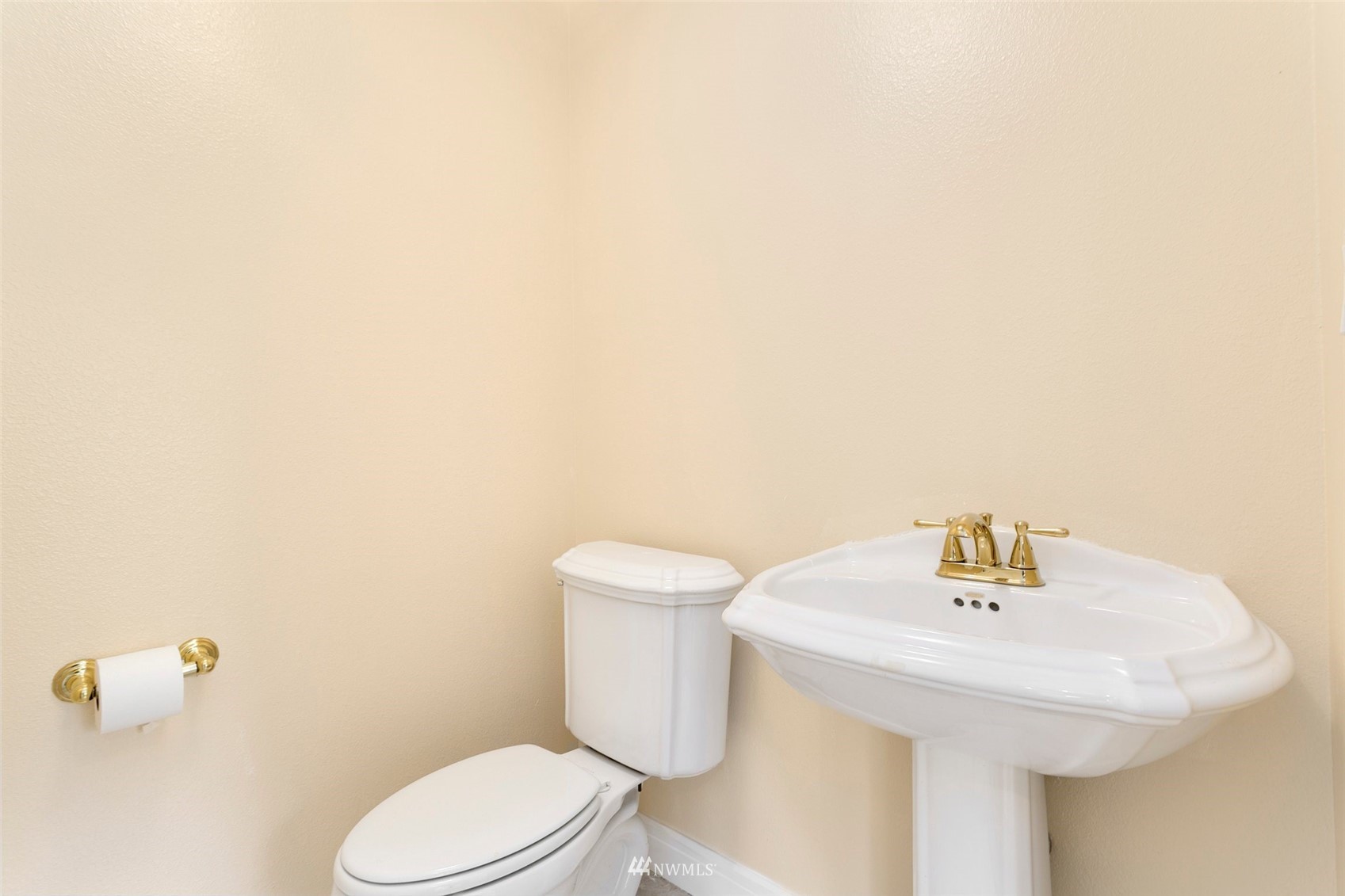 20605 Southeast 159th Street Renton, WA 98059 - Photo 24 of 40 a bathroom with a toilet a sink and mirror