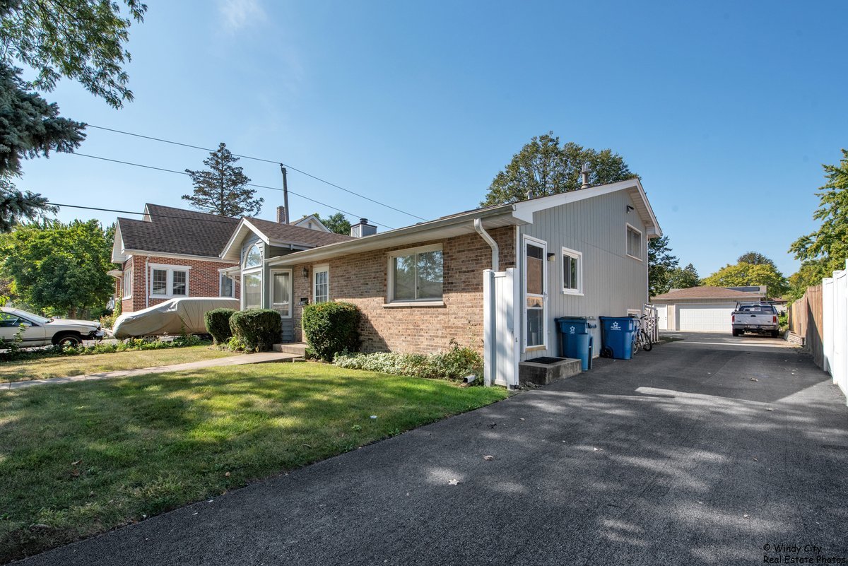 152 May Street Addison, IL 60101 - Photo 2 of 17